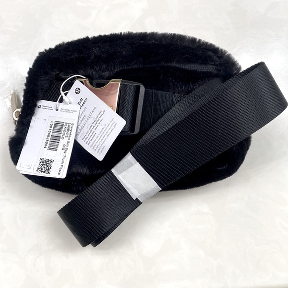 Lululemon Everywhere Belt Bag
Plush Fleece, Black with Gold Accent hardware, NWT - Picture 9 of 9